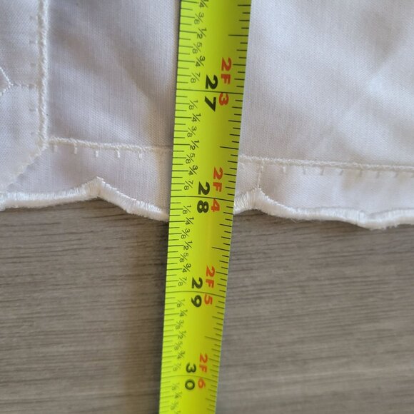 Embroidered Winter Scene Table Runner 39" x 14" Cotton Fabric With Scalloped Edg - Picture 4 of 7